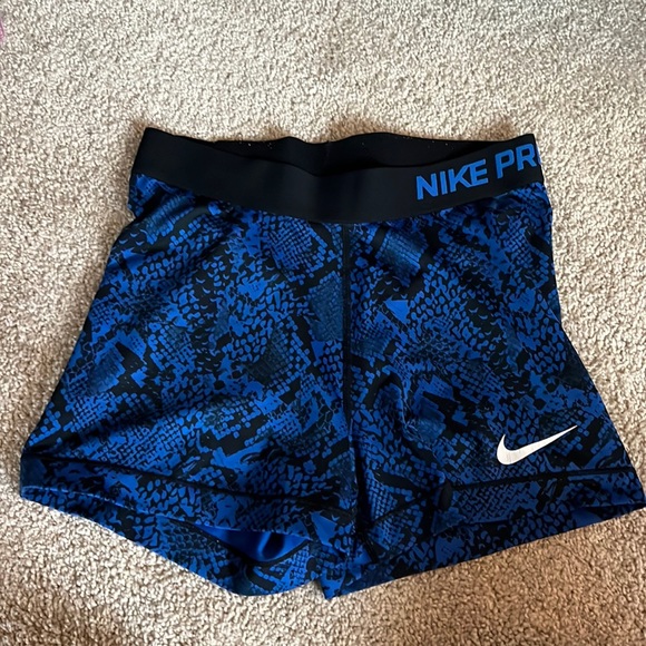 Nike Pants - Snakeskin nike pros!